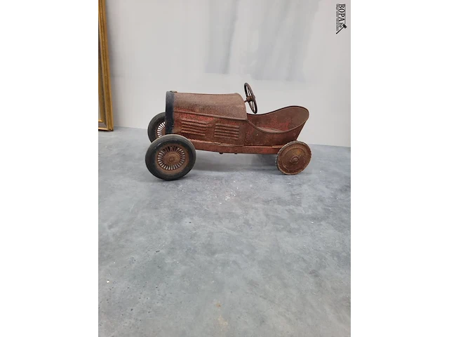 Lot 86 - antieken metalen trapauto - afbeelding 1 van  4