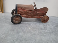 Lot 86 - antieken metalen trapauto - afbeelding 1 van  4