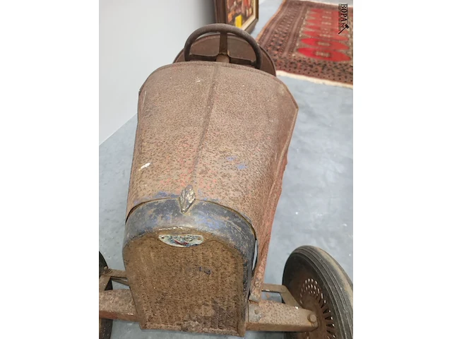 Lot 86 - antieken metalen trapauto - afbeelding 3 van  4