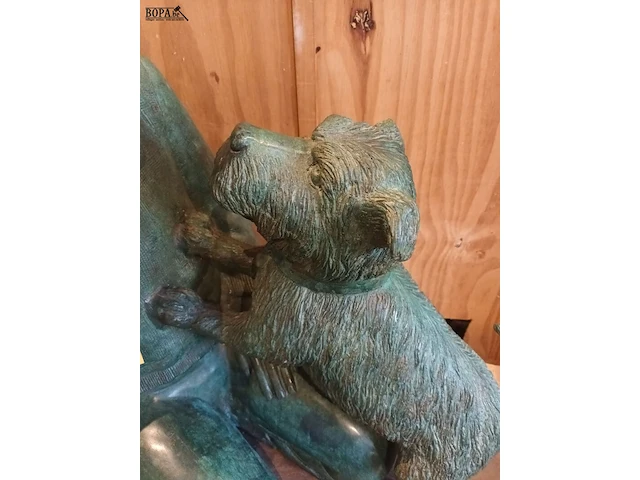Lot 86 - bronzen beeld jongen met hond - afbeelding 3 van  6