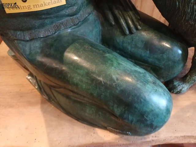 Lot 86 - bronzen beeld jongen met hond - afbeelding 4 van  6