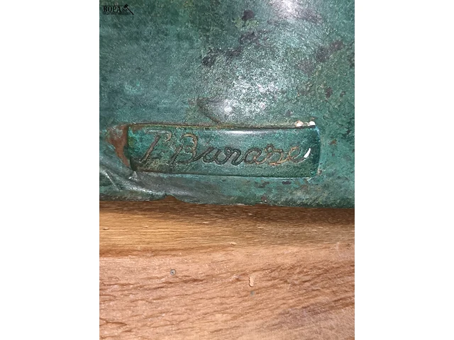 Lot 86 - bronzen beeld jongen met hond - afbeelding 5 van  6