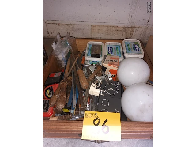 Lot 86 - doe-het-zelf materiaal - afbeelding 1 van  4