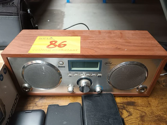 Lot 86 - gsm’s, radio en camera’s. 7 stuks - afbeelding 2 van  6