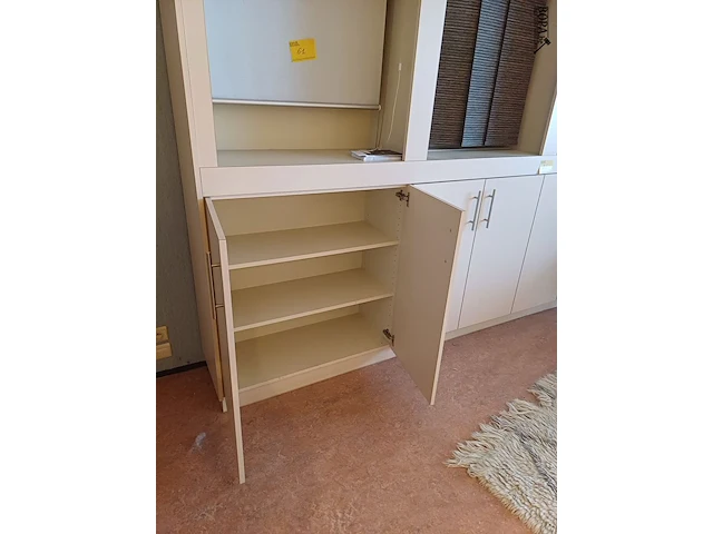 Lot 86 - inbouwkast(en) met inhoud - afbeelding 3 van  3