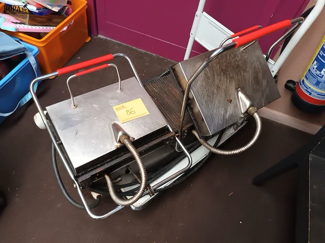Lot 86 - kar met dubbele contactgrill - afbeelding 1 van  5
