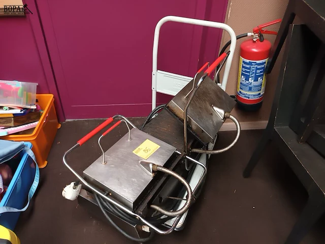 Lot 86 - kar met dubbele contactgrill - afbeelding 2 van  5