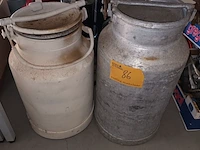 Lot 86 - metalen melkkit. 2 stuks - afbeelding 1 van  3
