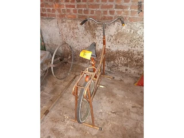 Lot 86 - retro hometrainer - afbeelding 1 van  2