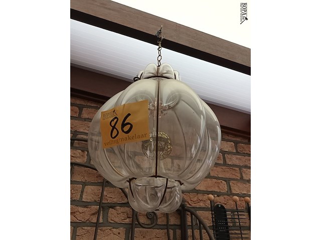 Lot 86 - sierlamp in glas - afbeelding 1 van  3