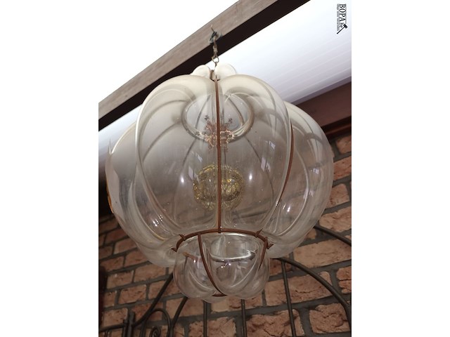 Lot 86 - sierlamp in glas - afbeelding 2 van  3