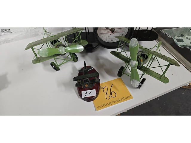 Lot 86 - vliegtuigjes 4 stuks - afbeelding 2 van  3