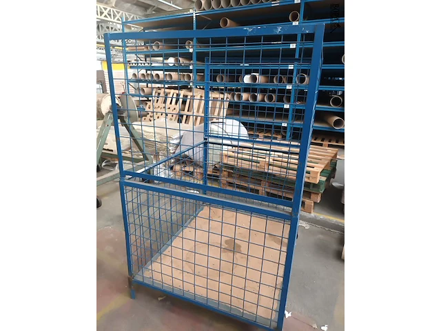 Lot 867 - gitterbox - afbeelding 2 van  3