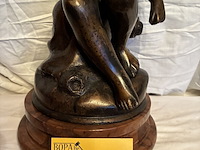 Lot 87 - beeld brons, marmeren voet, forbel, 'de stilte' - afbeelding 3 van  5