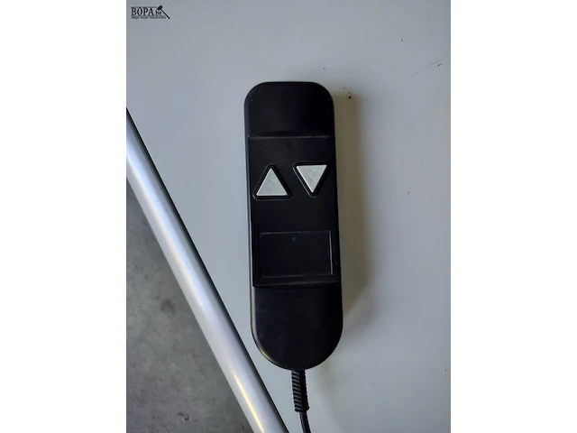 Lot 87 - elektrische mobiele projectie schrijftafel - afbeelding 5 van  6