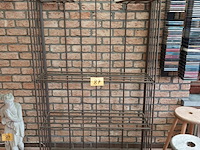 Lot 87 - metalen plantenrek - afbeelding 1 van  4
