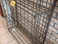 Lot 87 - metalen plantenrek - afbeelding 3 van  4