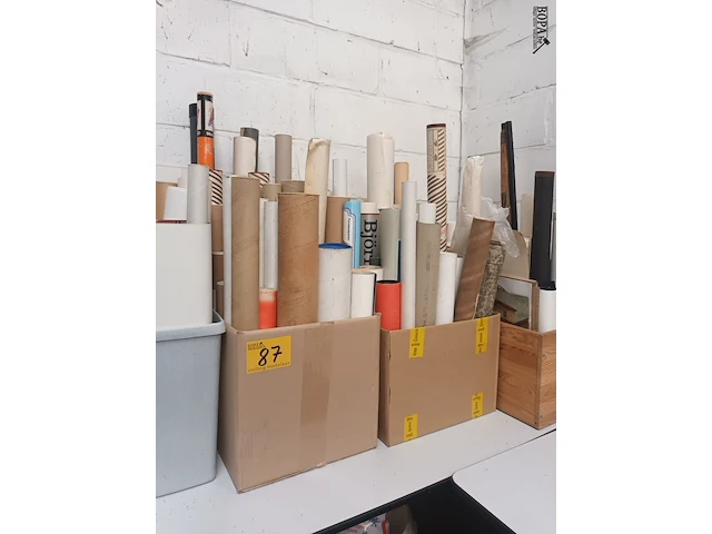 Lot 87 - posters - afbeelding 1 van  7