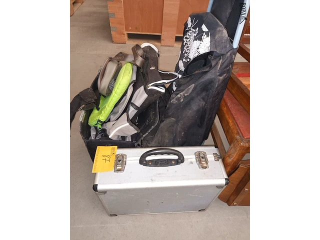 Lot 87 - trolley, koffer en tassen. 8 stuks - afbeelding 1 van  3