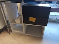 Lot 87 - vakkenkastje en ladekastje - afbeelding 1 van  3