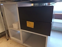 Lot 87 - vakkenkastje en ladekastje - afbeelding 2 van  3