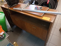 Lot 87 - vintage muziekkast - afbeelding 1 van  3