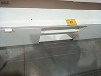 Lot 87 - witte gelakte lage kast - afbeelding 4 van  4