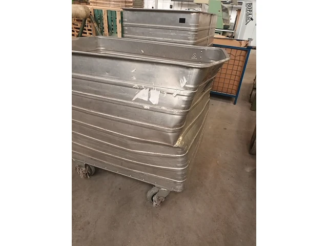 Lot 870 - aluminium mobiele bak - afbeelding 5 van  6