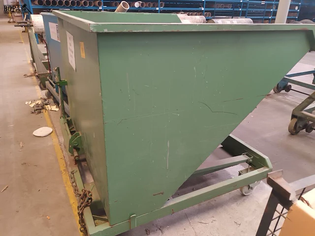 Lot 872 - mobiele kipcontainer - afbeelding 2 van  3