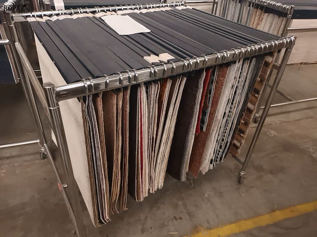 Lot 877 - kar met samples - afbeelding 3 van  3