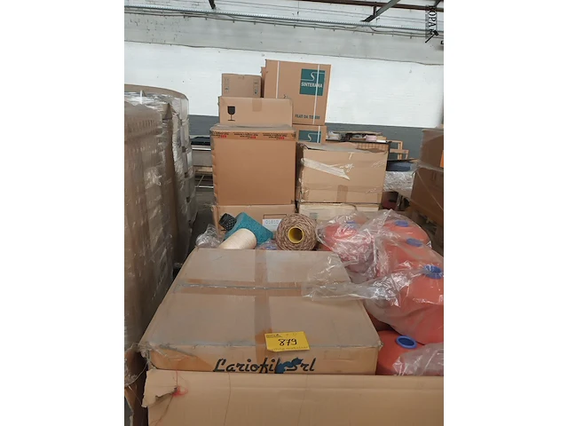 Lot 879 - lot garen - afbeelding 2 van  4