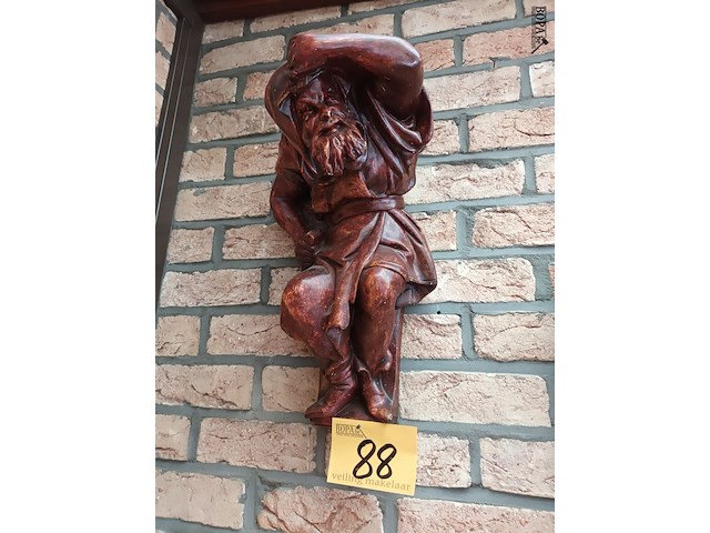 Lot 88 - beeld in gips - afbeelding 1 van  4