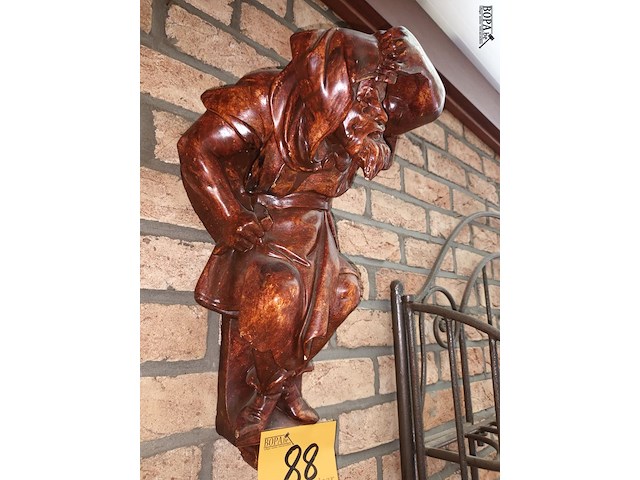 Lot 88 - beeld in gips - afbeelding 4 van  4