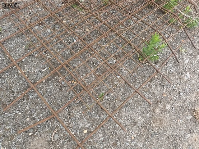 Lot 88 - betonnetten. 2 stuks - afbeelding 2 van  3