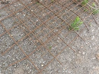 Lot 88 - betonnetten. 2 stuks - afbeelding 2 van  3