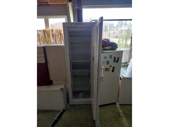 Lot 88 - diepvriezer siemens - afbeelding 2 van  4