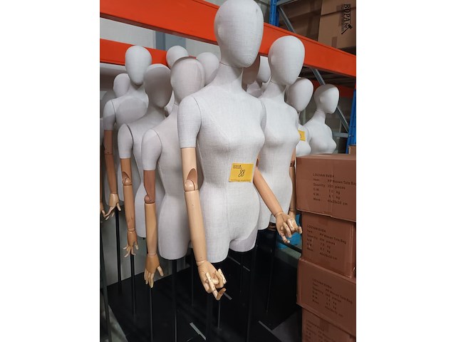 Lot 88 - etalage pop. 9 stuks - afbeelding 1 van  4