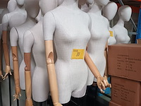 Lot 88 - etalage pop. 9 stuks - afbeelding 1 van  4