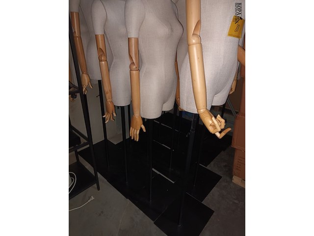 Lot 88 - etalage pop. 9 stuks - afbeelding 3 van  4