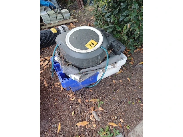 Lot 88 - gardena waterhaspel en tentzeil - afbeelding 1 van  3