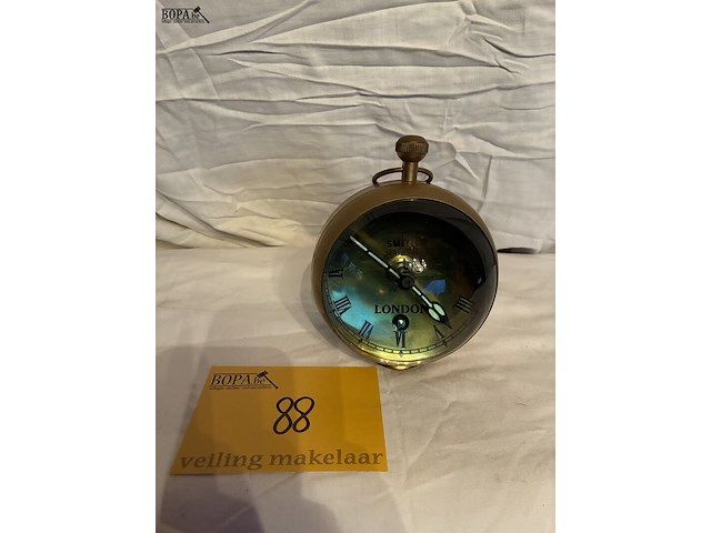 Lot 88 - glazen bolvormig tafeluurwerk, smith - afbeelding 1 van  3