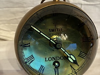 Lot 88 - glazen bolvormig tafeluurwerk, smith - afbeelding 2 van  3