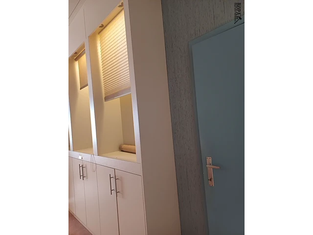 Lot 88 - inbouwkast(en) met inhoud - afbeelding 3 van  3
