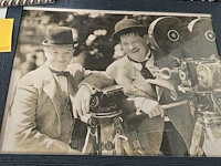 Lot 88 - kaders met foto's laurel & hardy 5 stuks - afbeelding 4 van  5