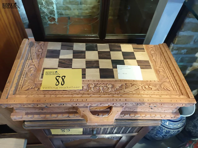 Lot 88 - schaak- en backgammonspel - afbeelding 1 van  5