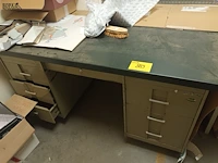Lot 889 - bureau - afbeelding 1 van  3