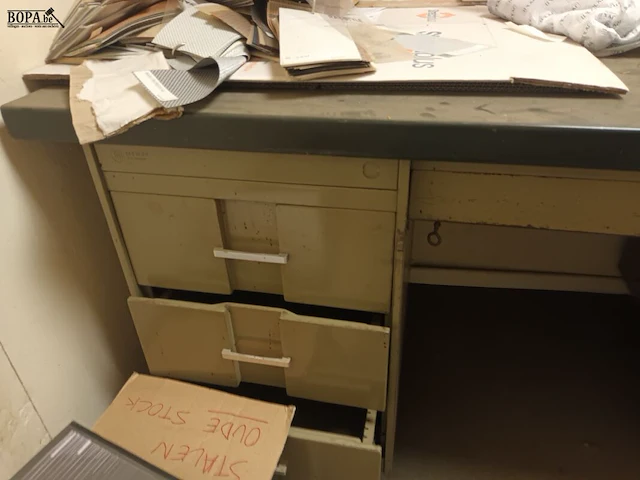 Lot 889 - bureau - afbeelding 3 van  3