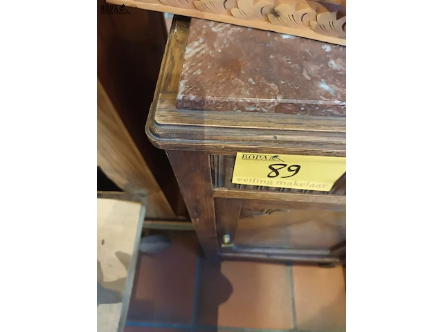 Lot 89 - art deco bijzetkastje - afbeelding 2 van  3