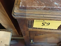 Lot 89 - art deco bijzetkastje - afbeelding 2 van  3