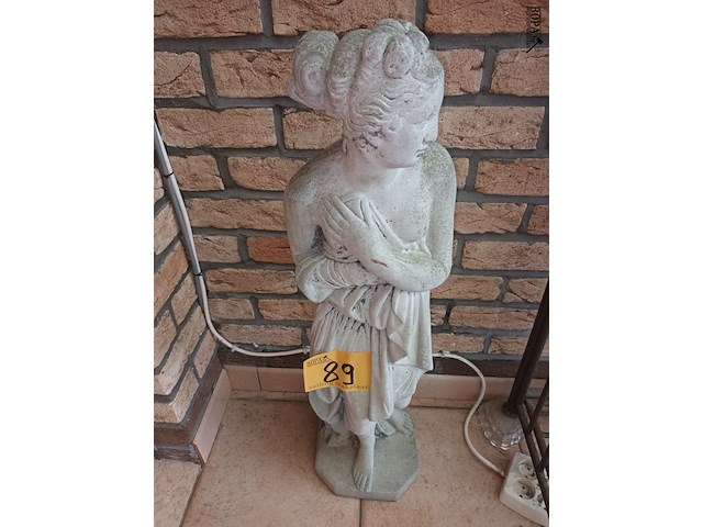 Lot 89 - betonnen tuinbeeld - afbeelding 1 van  3